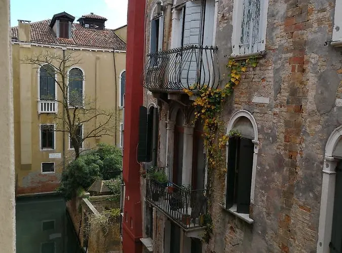 Hotel Domus Ciliota 3*